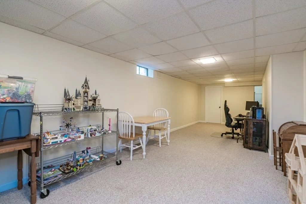 Photo of 42 Elizabeth Cir