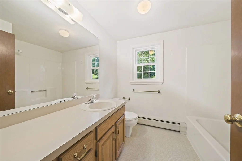 Photo of 20 Biscayne Dr