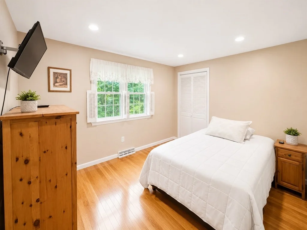 Photo of 33 Edgewood Rd