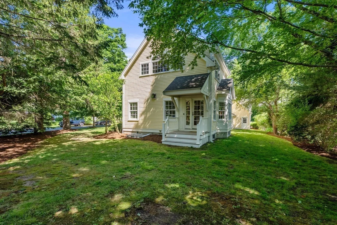 Photo of 1 Kenilworth Circle