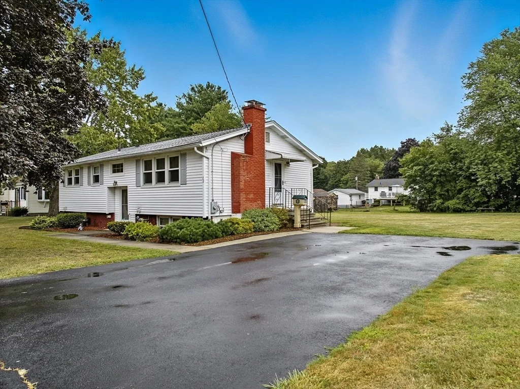 Photo of 12 Wellington Dr
