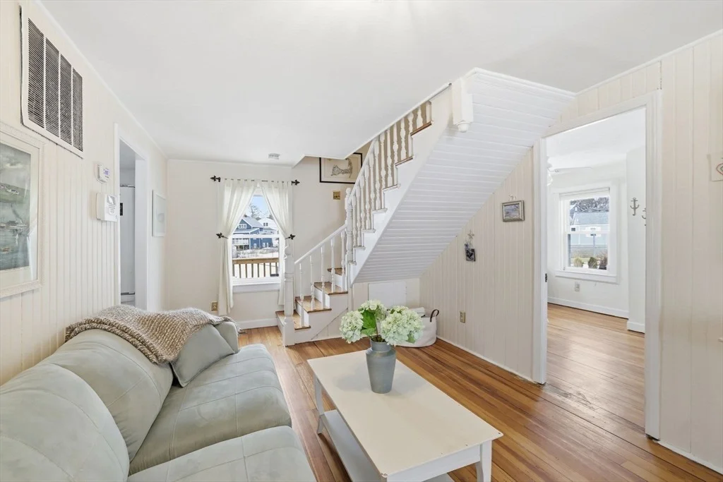 Photo of 137 Hampton Cir