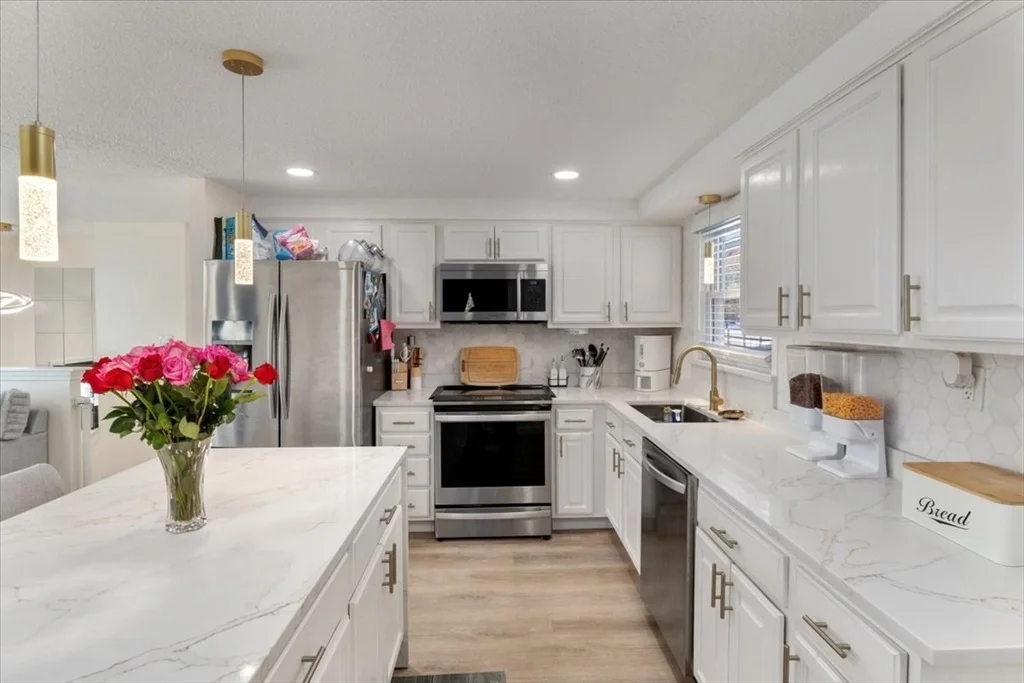 Photo of 107 Lakeview Dr