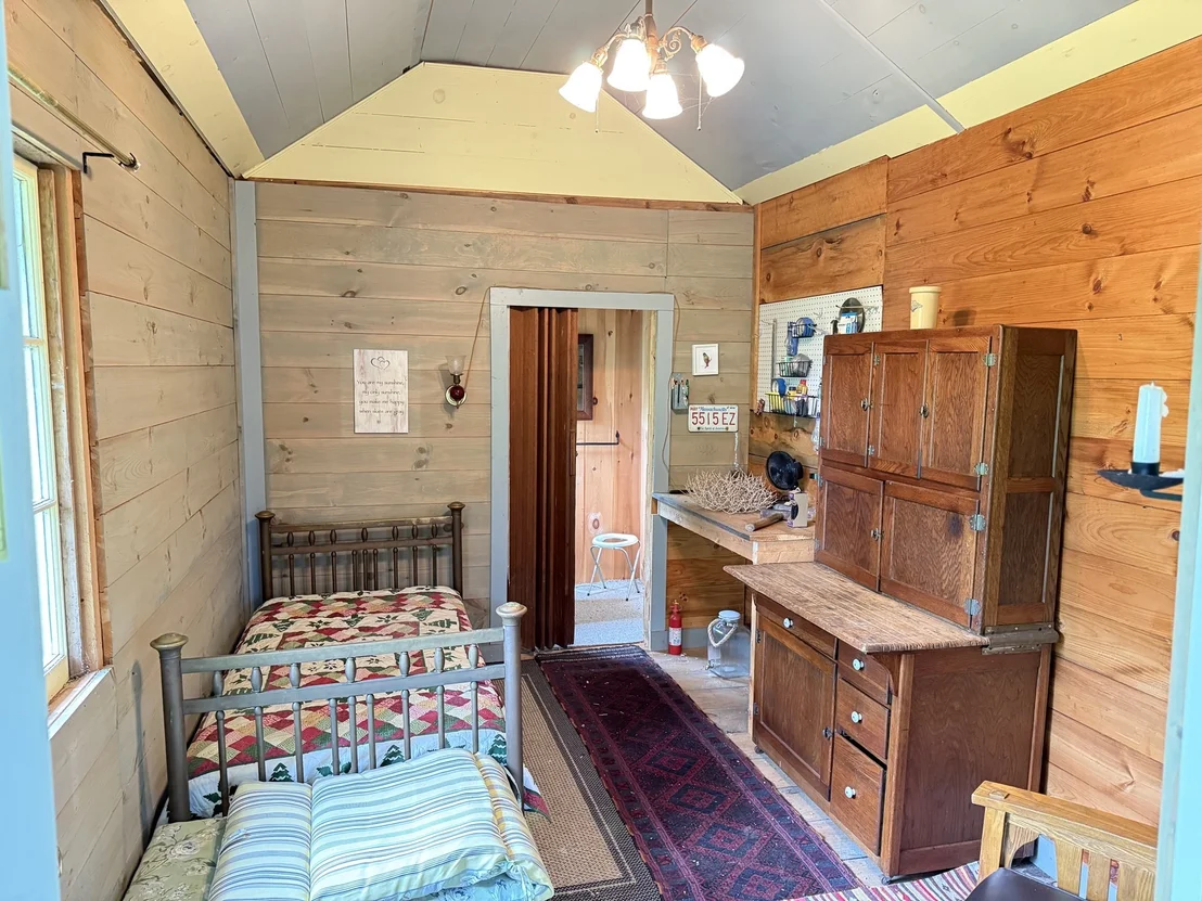 Photo of 1069 West Road