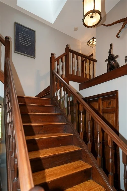 Photo of 18 Bay Path Dr