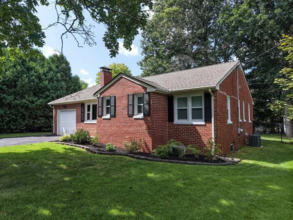 Photo of 114 Fenway Dr