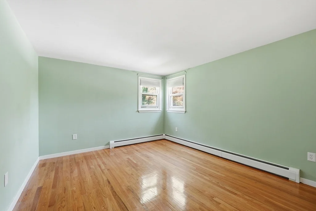 Photo of 46 Pinecroft Ave