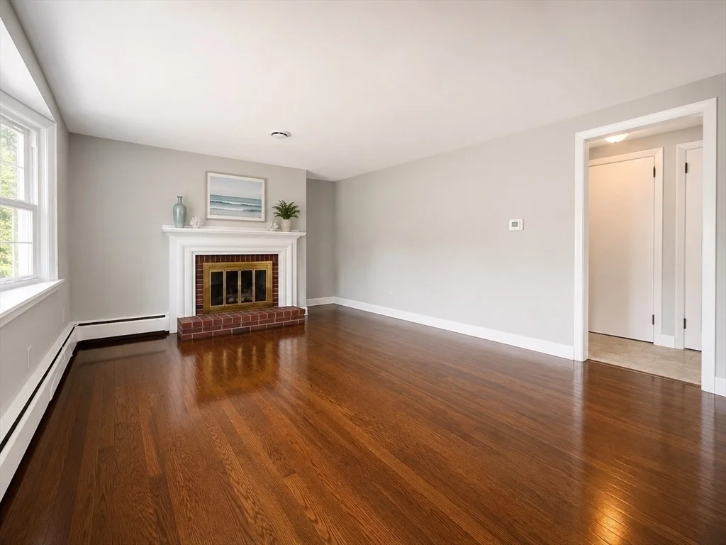 Photo of 84 Hinckley Cir