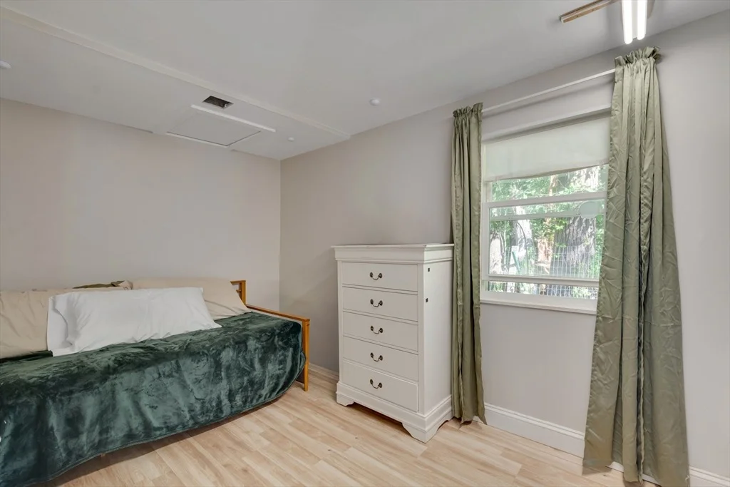 Photo of 254 Lakeside Road