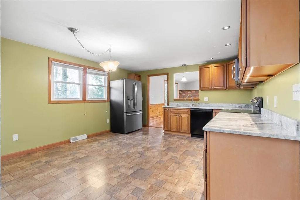 Photo of 44 Sylvanus Wood Ln