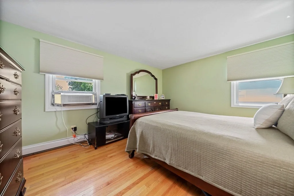 Photo of 36 Bittersweet Ln