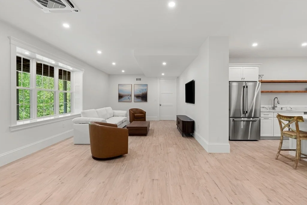 Photo of 10 Yankee Way