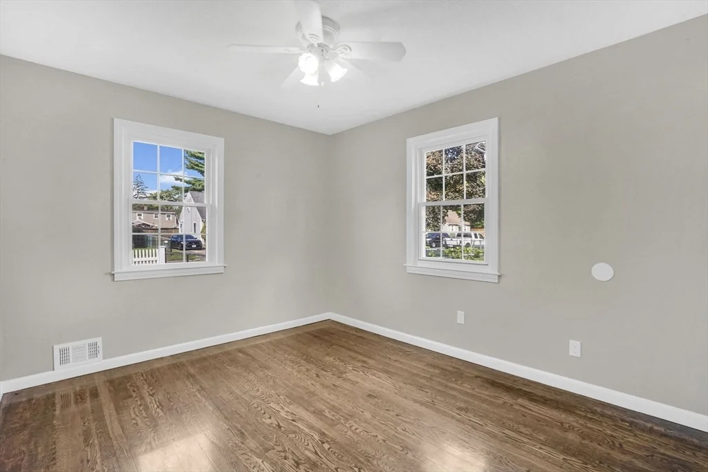 Photo of 55 Pheland St