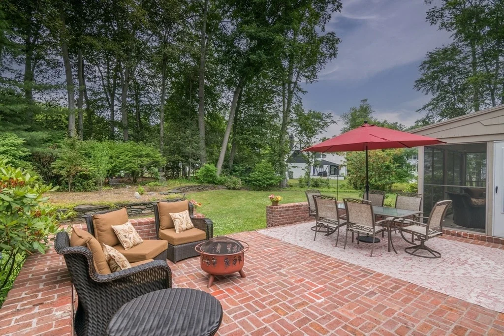 Photo of 42 Elizabeth Cir