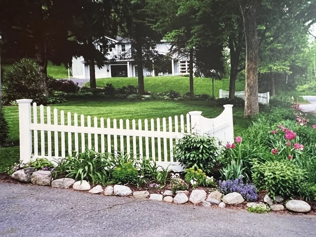 Photo of 21 Lovers Ln