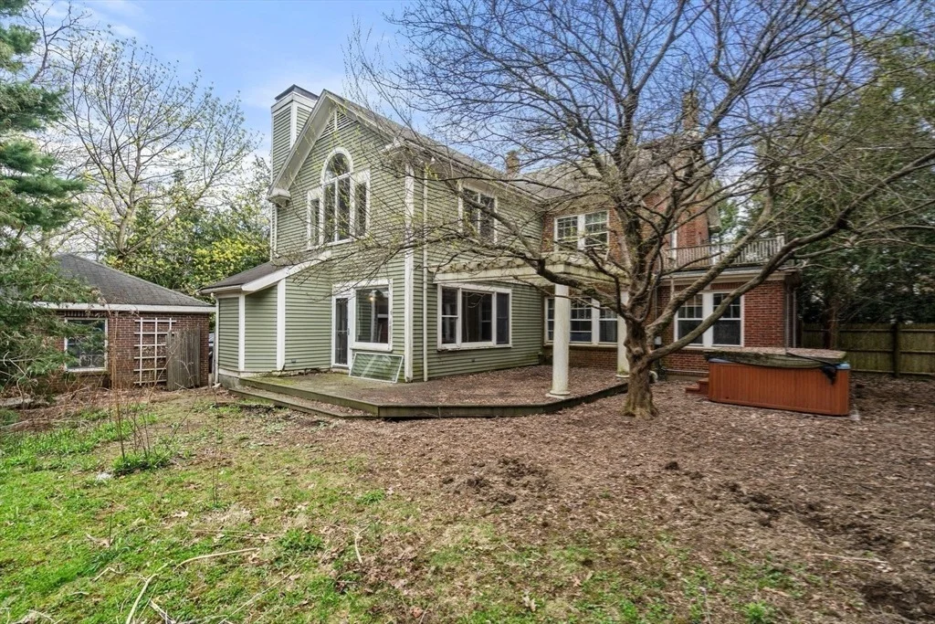 Photo of 10 Stoneleigh Cir