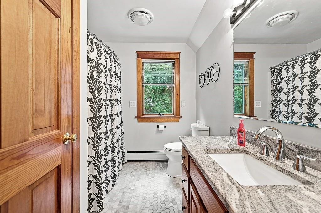 Photo of 176 Putnam Rd
