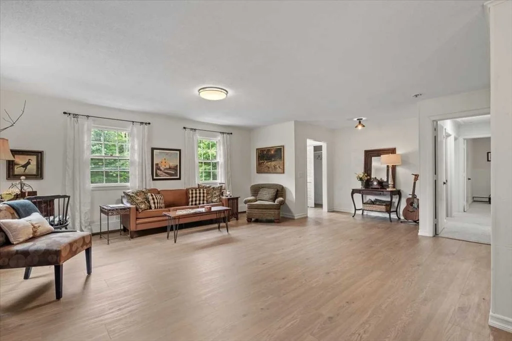 Photo of 822 Hardwick Rd