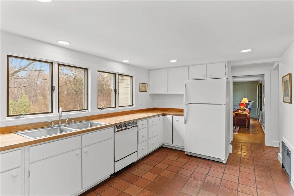 Photo of 423 Cambridge Tpke