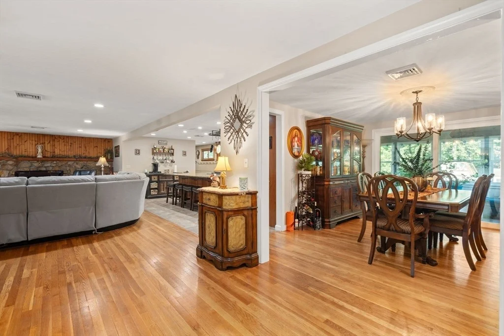 Photo of 16 Burbank Lane