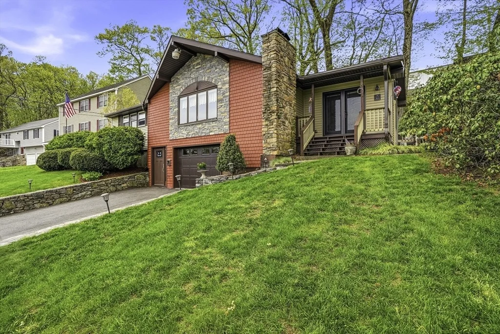 Photo of 460 Lake Ave
