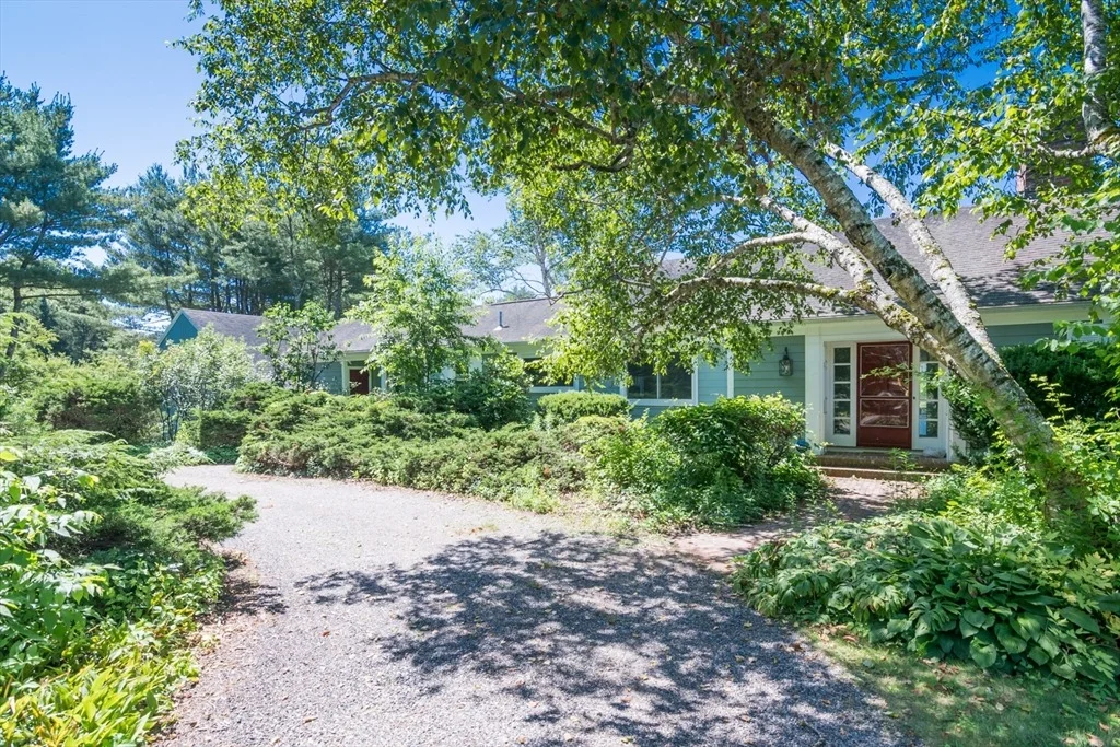 Photo of 53 Iduna Ln