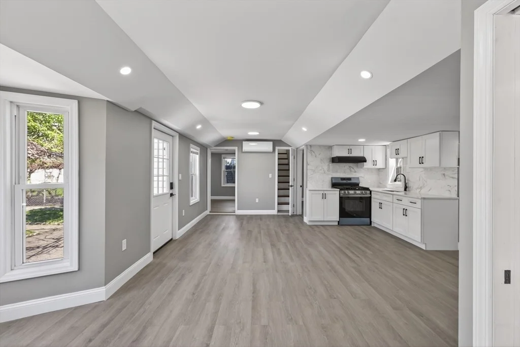 Photo of 370 Pleasant St