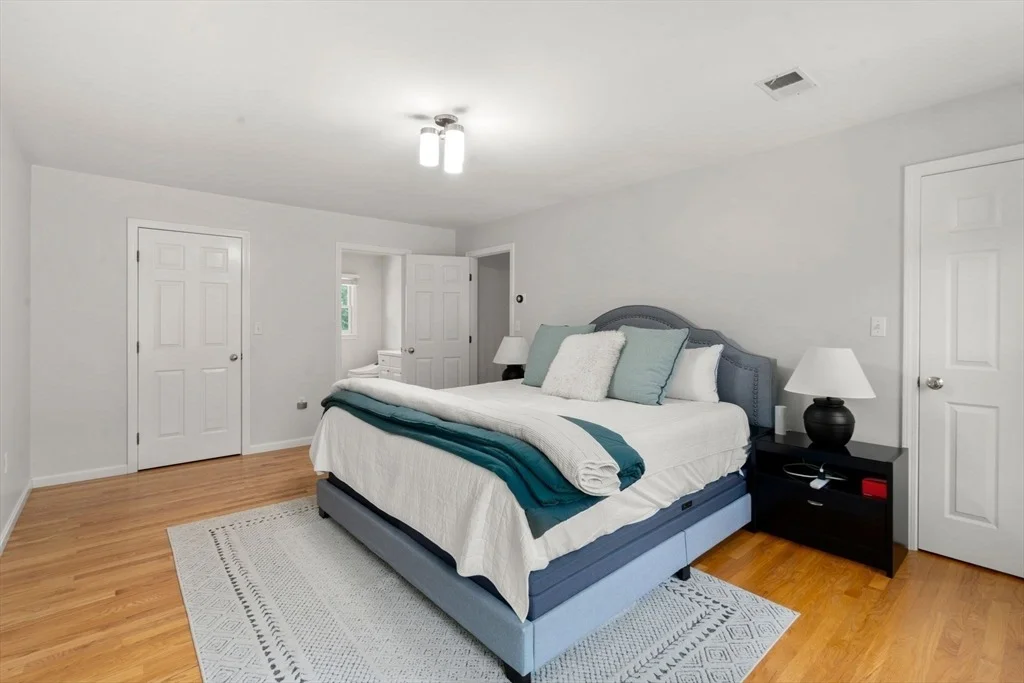 Photo of 35 Whitney Avenue