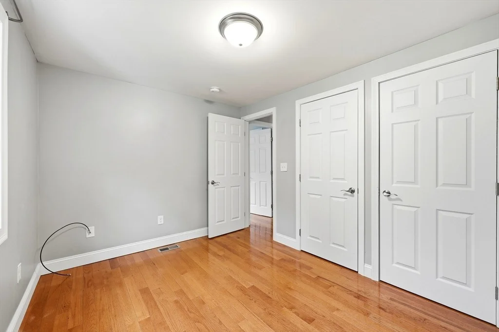 Photo of 1185 Bay Road