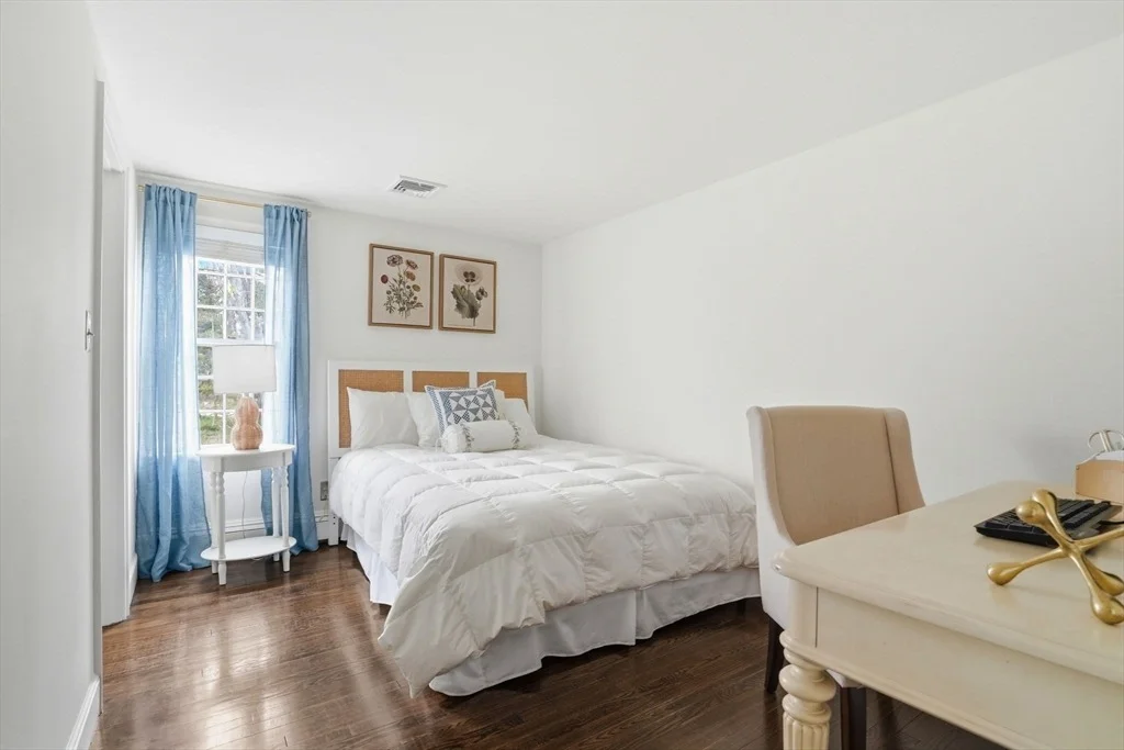 Photo of 2 Queen Anne Ln