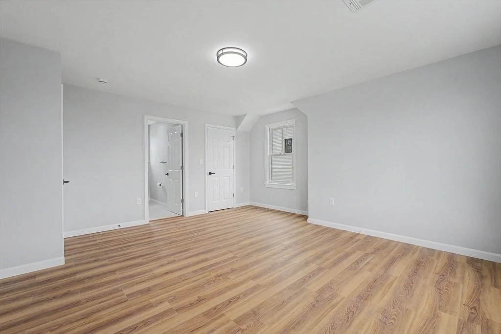Photo of 298 King St