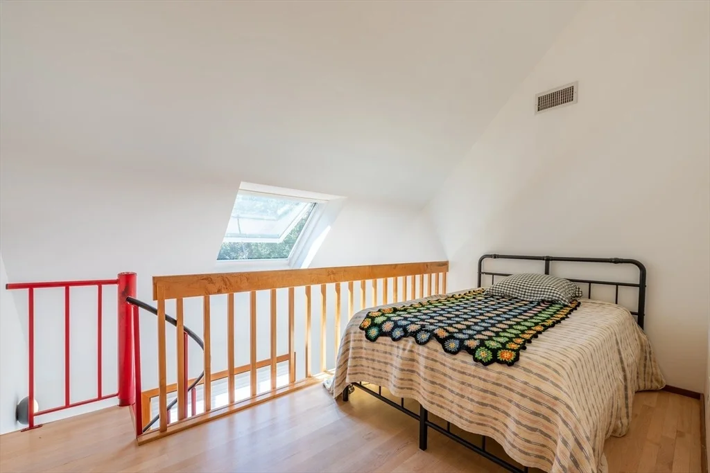 Photo of 100 Larkspur Dr