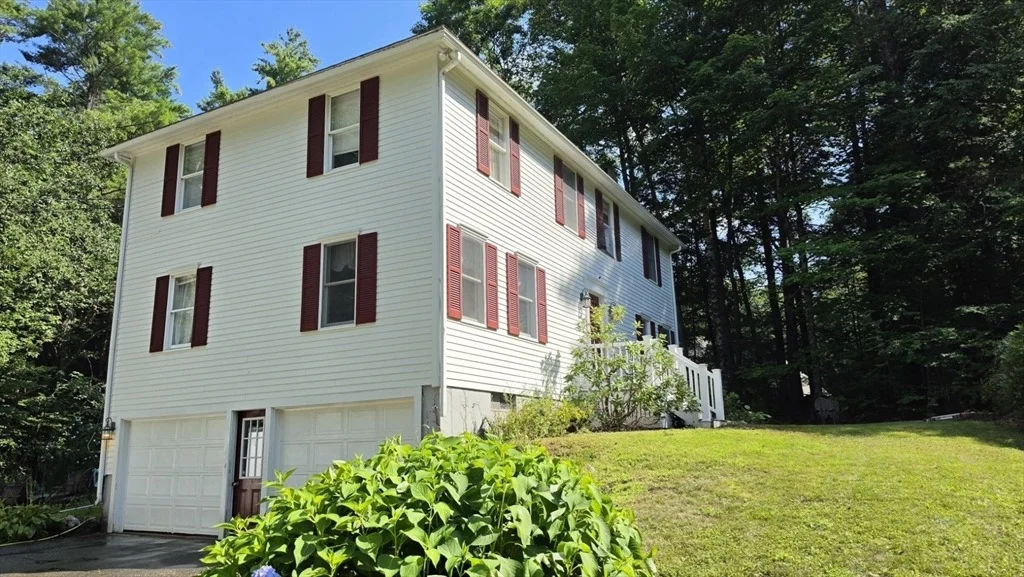 Photo of 2 Greenleaf Dr