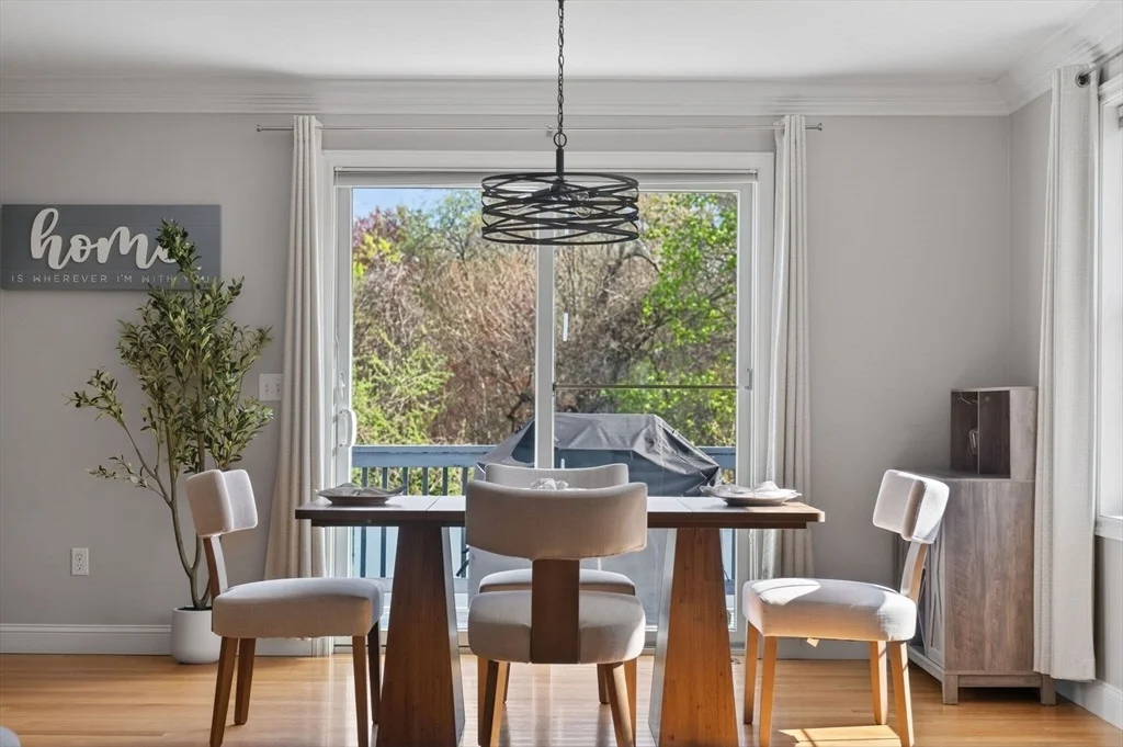 Photo of 219 River Rd