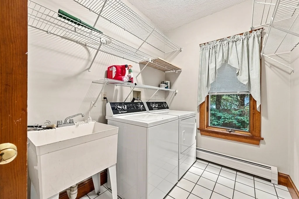 Photo of 176 Putnam Rd