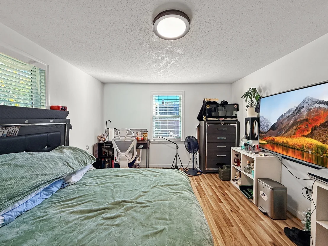 Photo of 23 Iona Ave