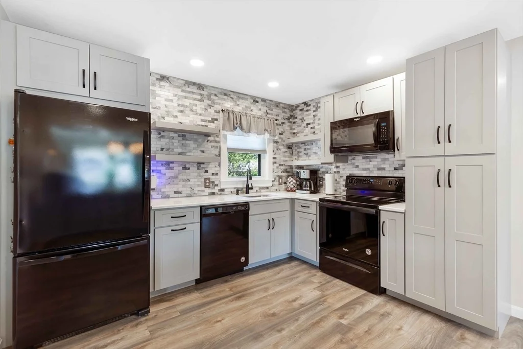 Photo of 48 Long Pond Dr