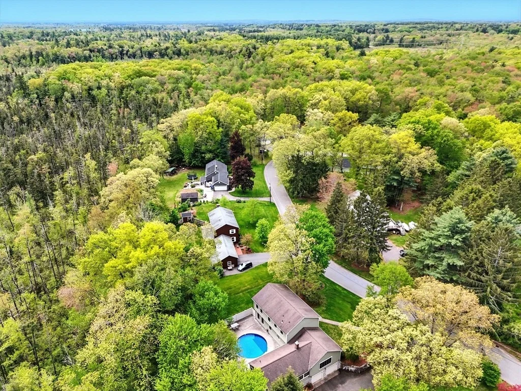 Photo of 2 Cedar Oak Dr