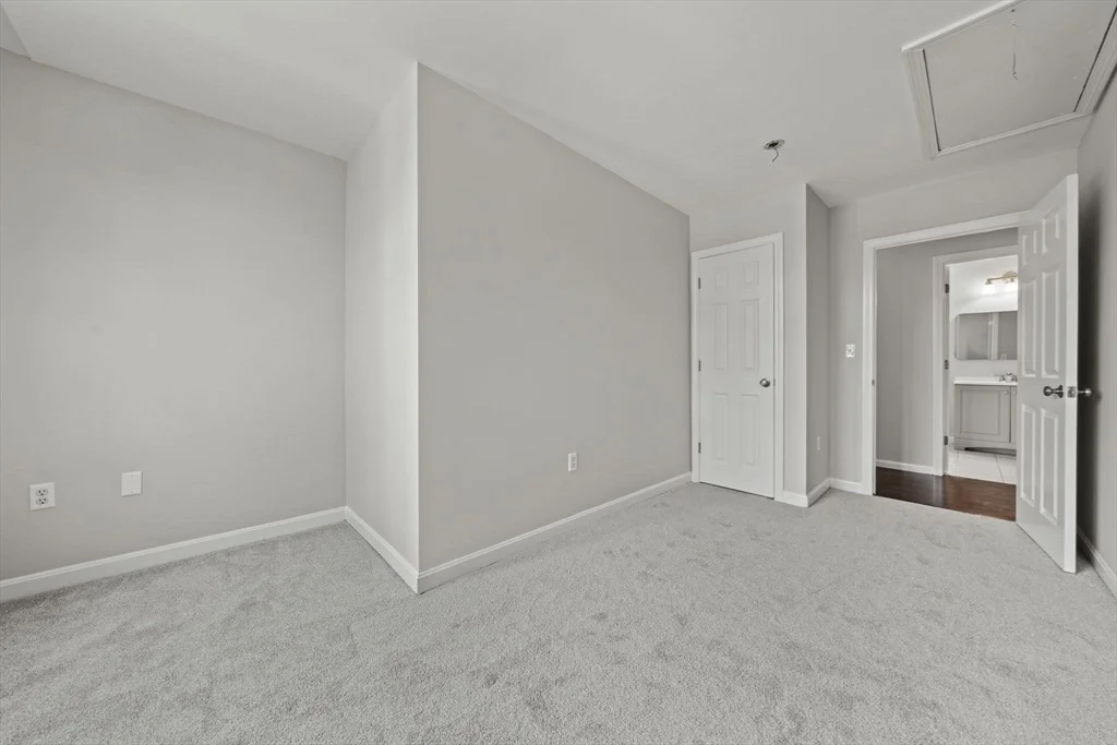 Photo of 8 Woods Hill Cir
