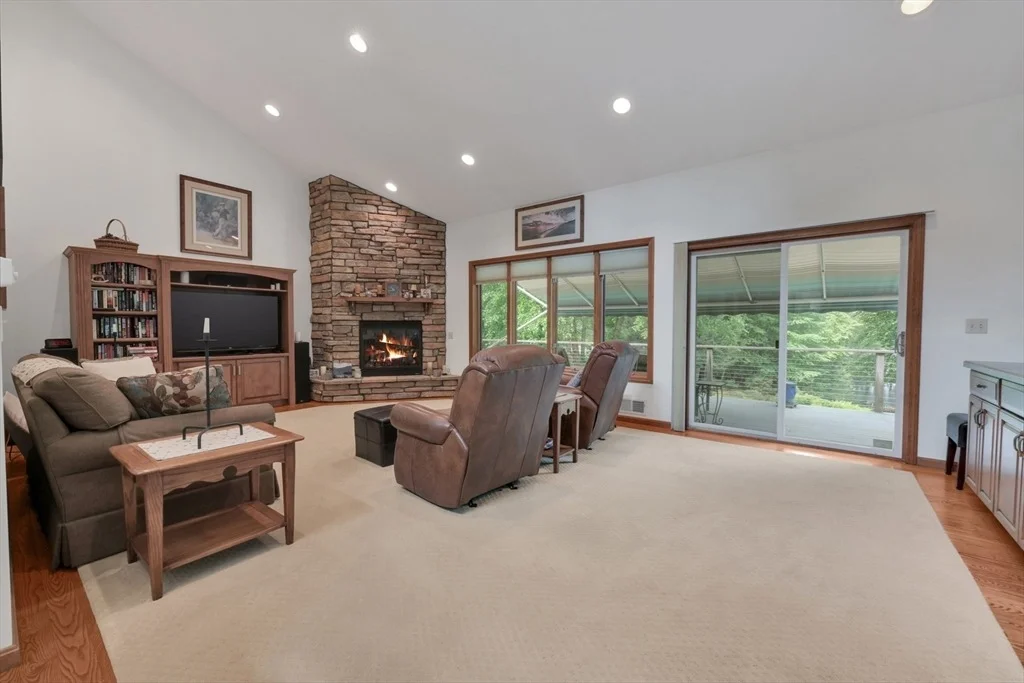 Photo of 54 Shoreline Dr