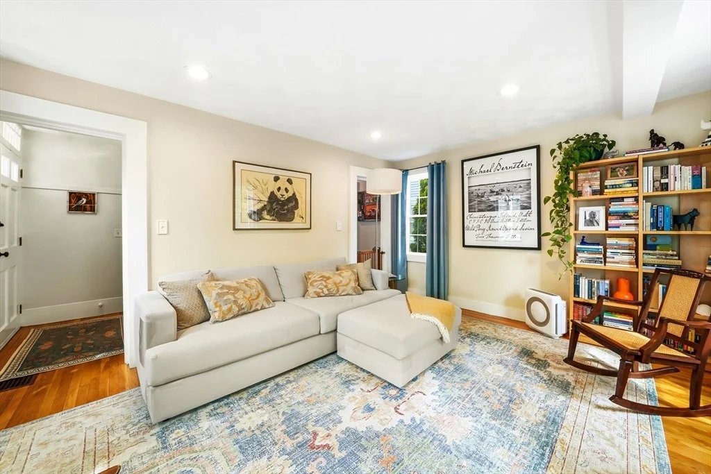 Photo of 11 Beacon St
