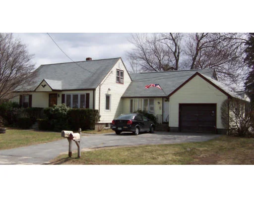 Photo of 2 University Ln