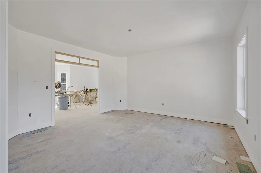 Photo of 18 Macdonald Dr