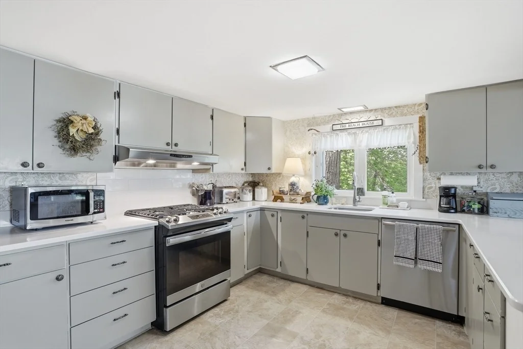 Photo of 44 Sandy Pond Rd