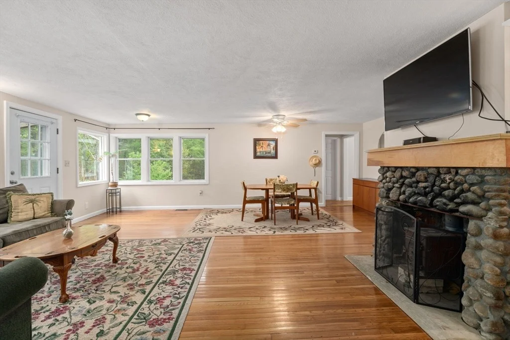 Photo of 30 Stonebridge Rd