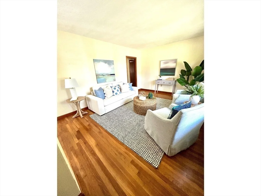 Photo of 18 Hunt Way