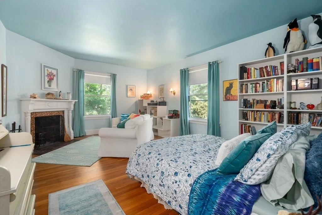 Photo of 379 Central