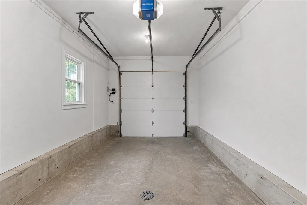 Photo of 10 Wesley Dr