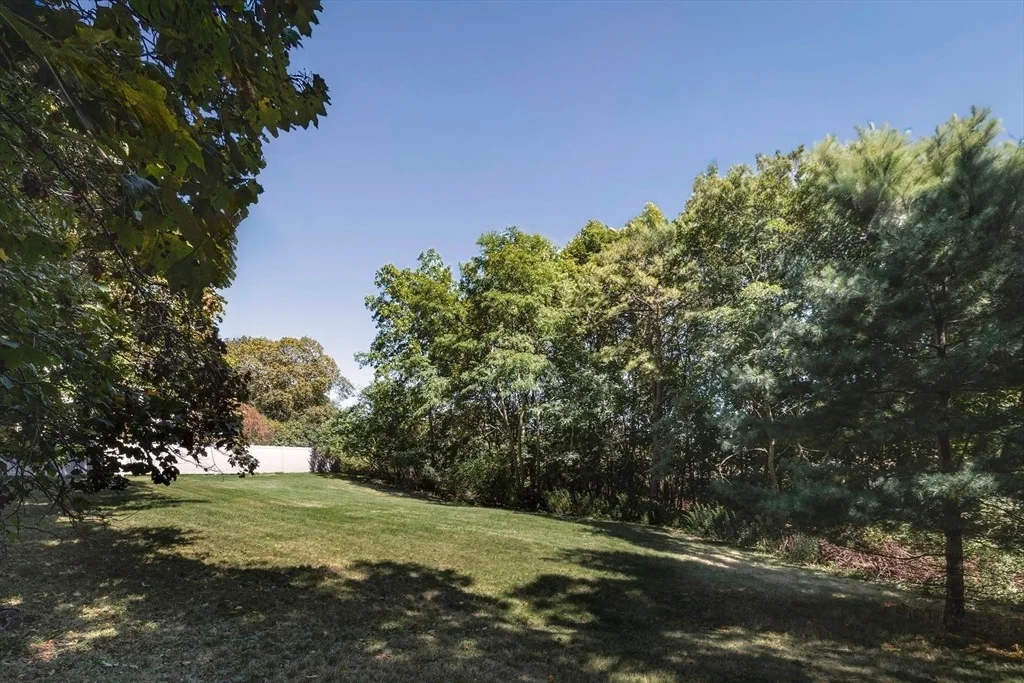 Photo of 23 Jeffreys Neck Rd
