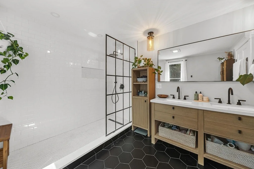 Photo of 77 Brook Rd